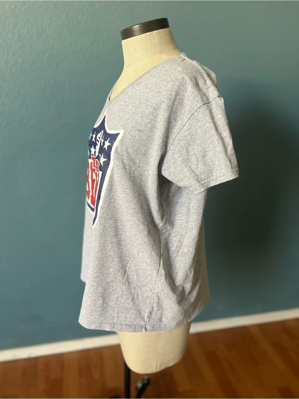 Team Benito Graphic V-Neck Women’s Tee- Heather‎ Gray logo football shirt